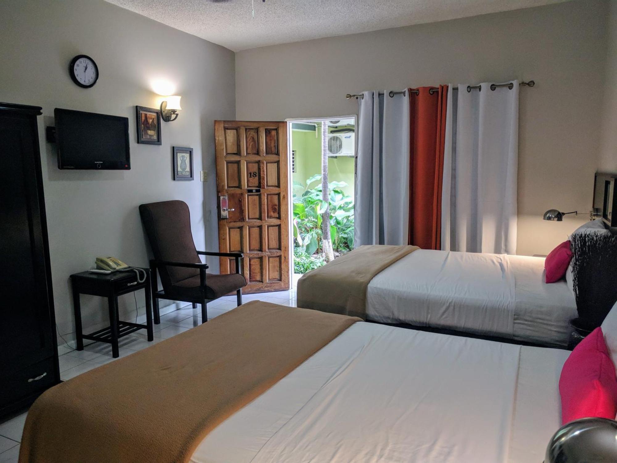 Christar Villas Hotel Kingston Ngoại thất bức ảnh