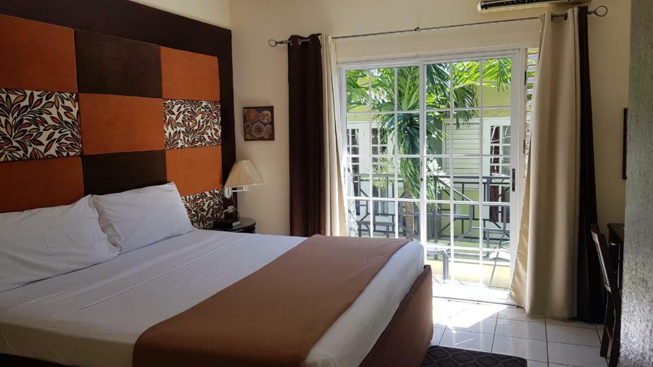Christar Villas Hotel Kingston Ngoại thất bức ảnh