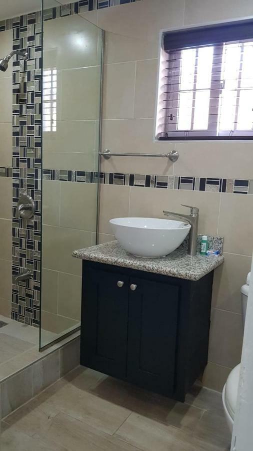 Christar Villas Hotel Kingston Ngoại thất bức ảnh