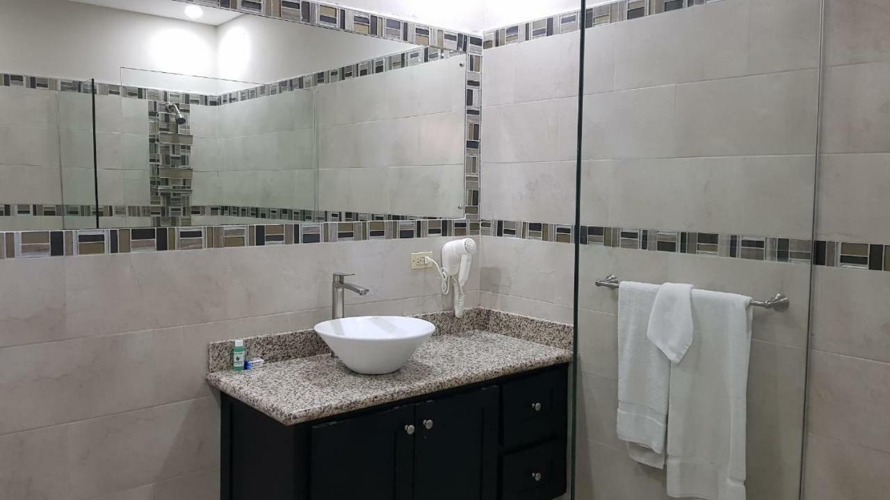 Christar Villas Hotel Kingston Ngoại thất bức ảnh