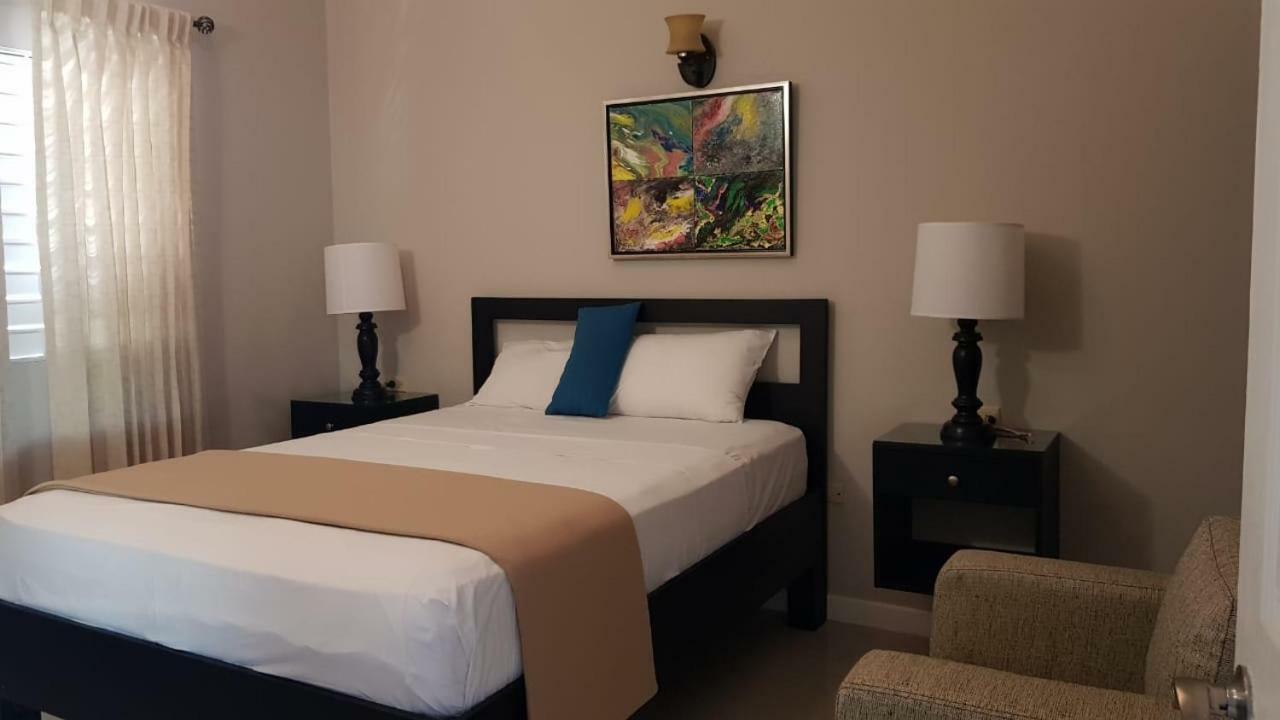 Christar Villas Hotel Kingston Ngoại thất bức ảnh