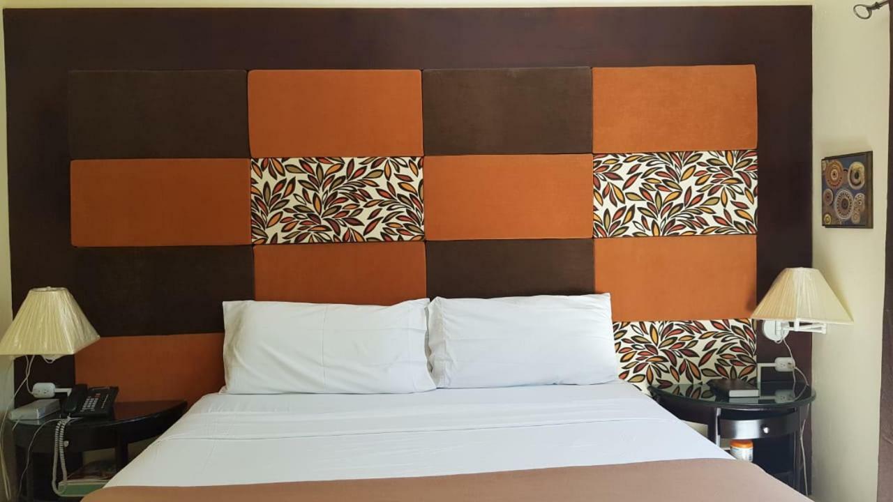 Christar Villas Hotel Kingston Ngoại thất bức ảnh