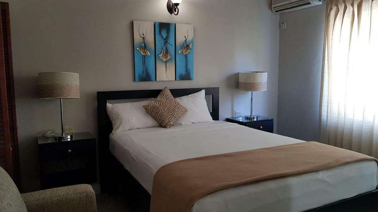 Christar Villas Hotel Kingston Ngoại thất bức ảnh