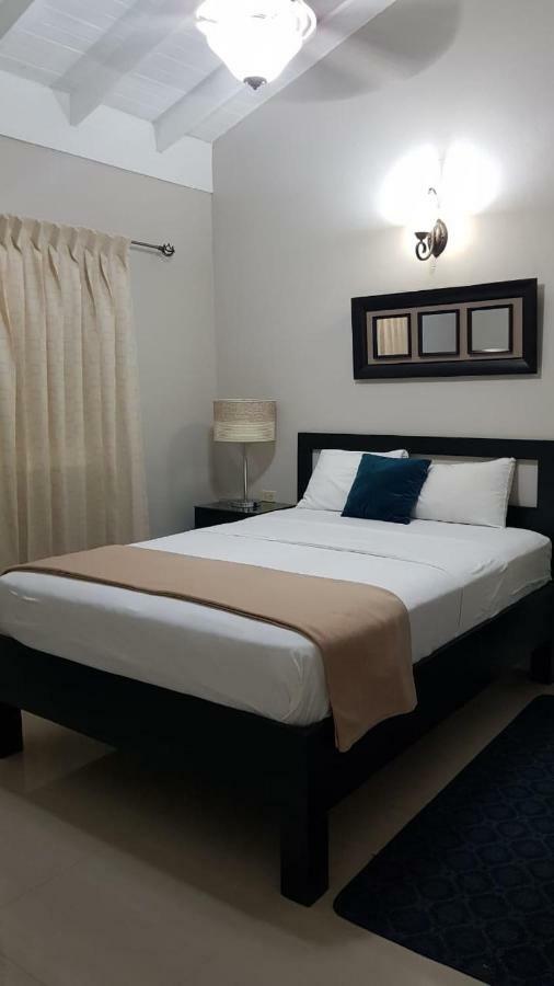 Christar Villas Hotel Kingston Ngoại thất bức ảnh